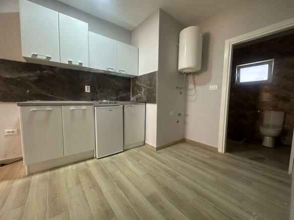 Prodaje se apartmanska kuća u Čelugi/ Baru – BHK136