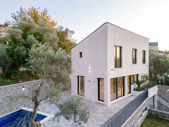 Luxury villa in Budva just 1 minute from the sea – BuHK4