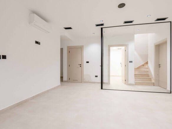 Luxury villa in Budva just 1 minute from the sea – BuHK4