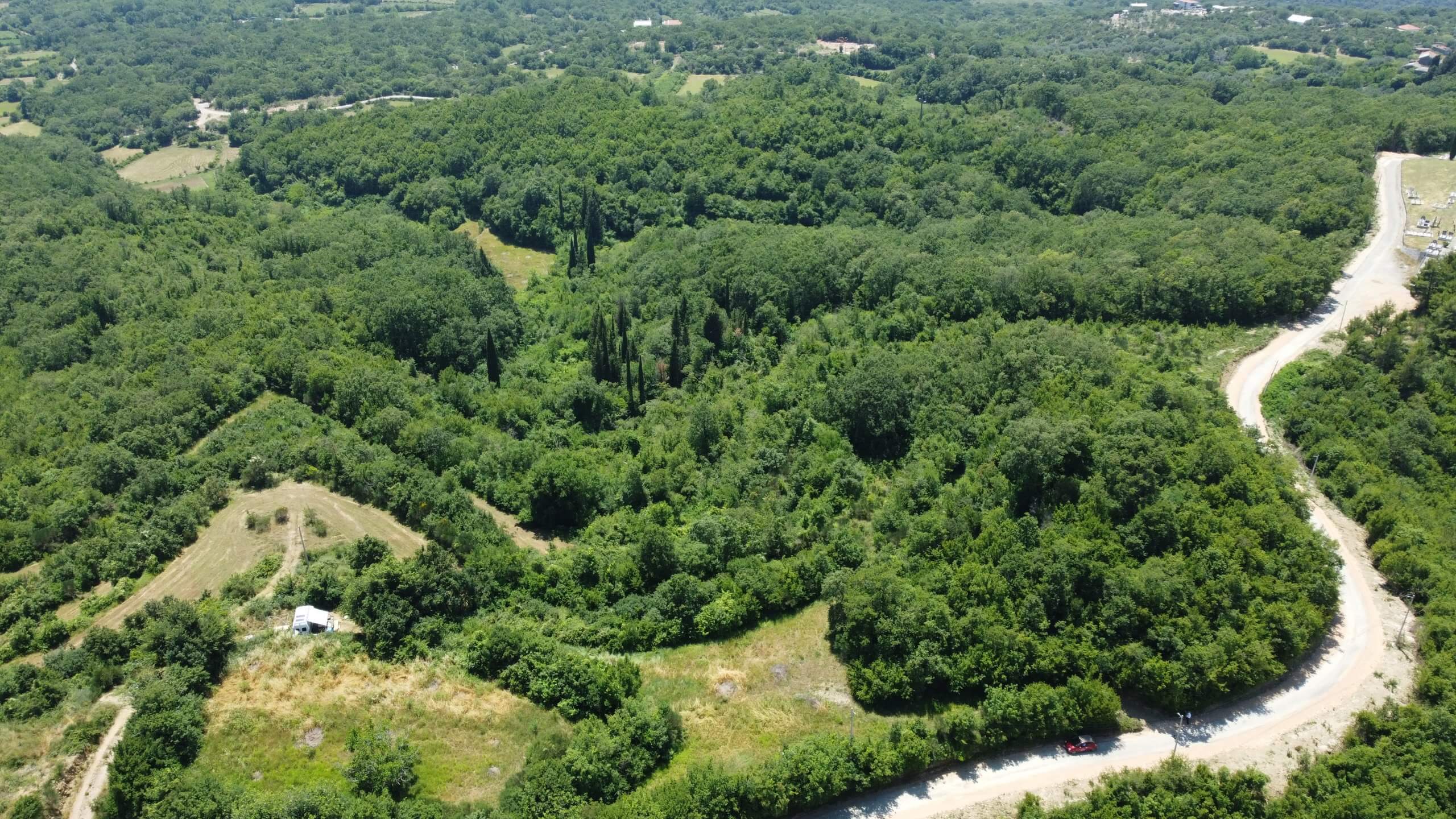 Großzügiges Naturgrundstück mit Meer- und Bergblick in Kunje – Gemeinde Bar – K23
