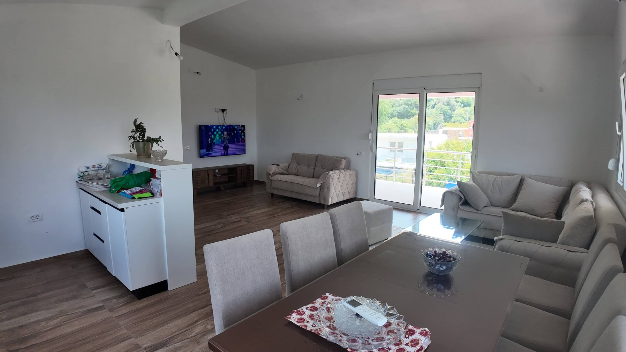 Großzügige Mietwohnung mit Bergblick in Zaljevo/Bar – MB110