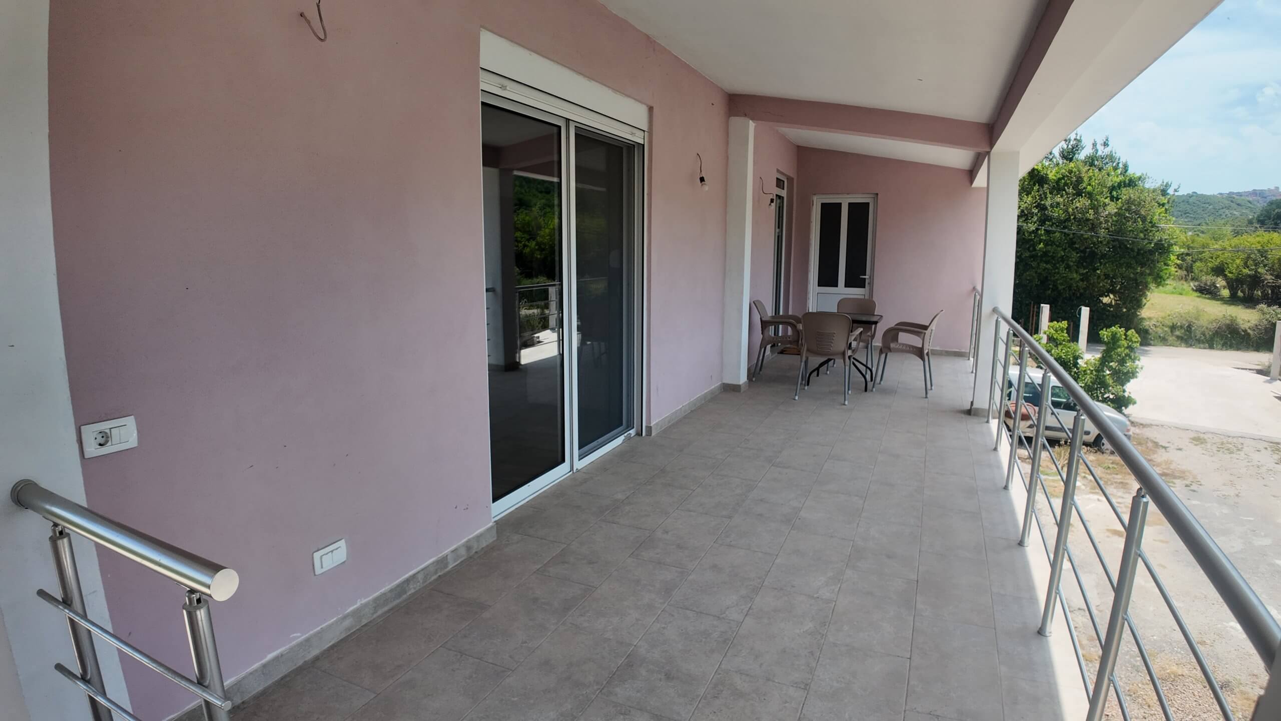 Großzügige Mietwohnung mit Bergblick in Zaljevo/Bar – MB110