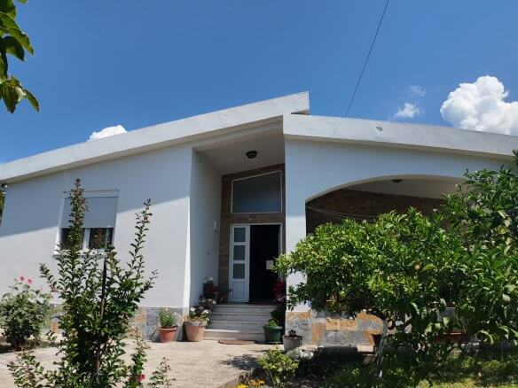 Charmantes Einfamilienhaus mit großem Grundstück in Bar/ Čeluga zum Kauf – BHK140