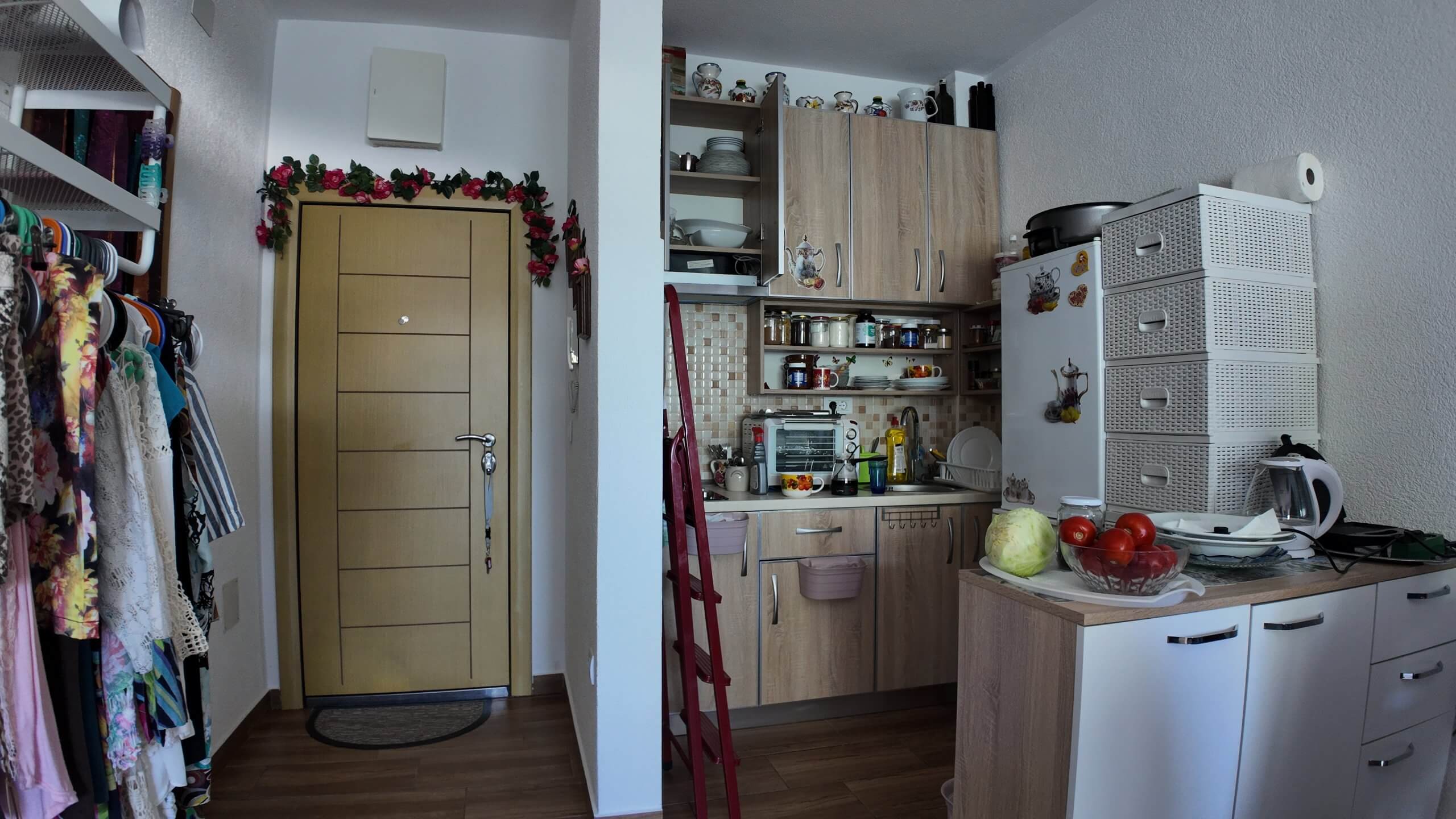 Apartment mit Meerblick in bester Lage von Sutomore – nur 70 Meter zum Strand – SWK01