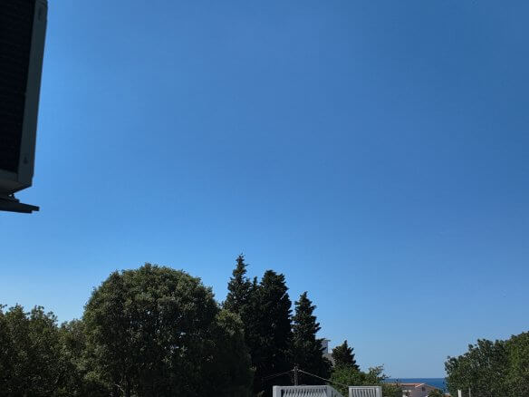 Apartman sa pogledom na more na odličnoj lokaciji u Sutomoru – samo 70 metara od plaže – SWK01