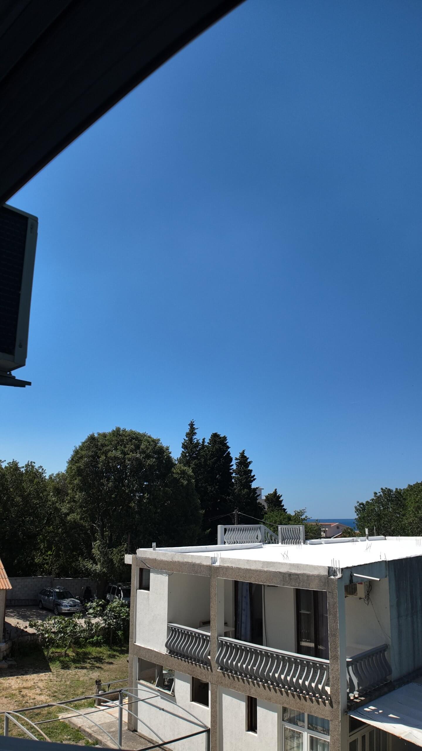 Apartment mit Meerblick in bester Lage von Sutomore – nur 70 Meter zum Strand – SWK01