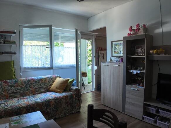 Apartman sa pogledom na more na odličnoj lokaciji u Sutomoru – samo 70 metara od plaže – SWK01