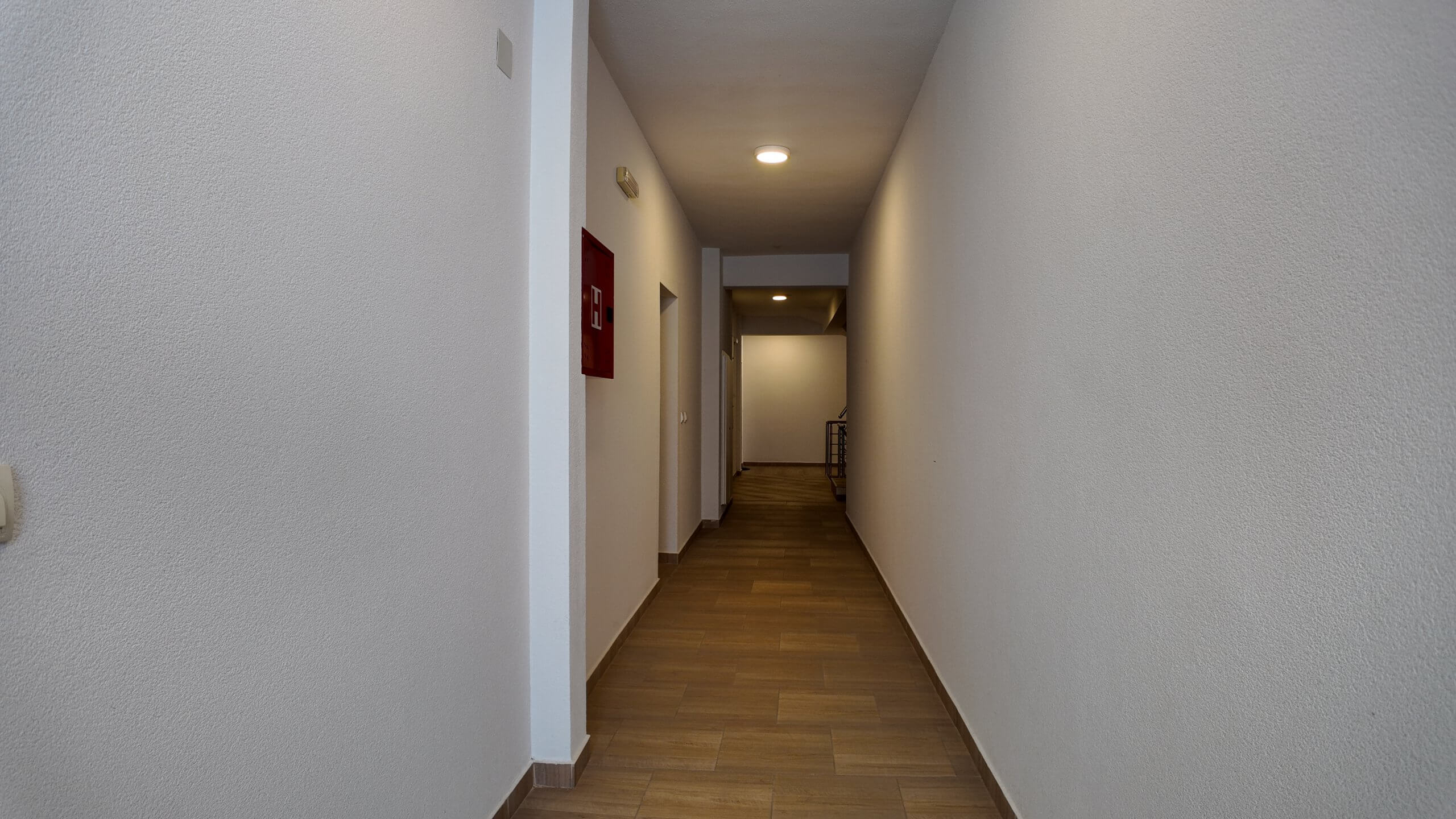 Apartment mit Meerblick in bester Lage von Sutomore – nur 70 Meter zum Strand – SWK01