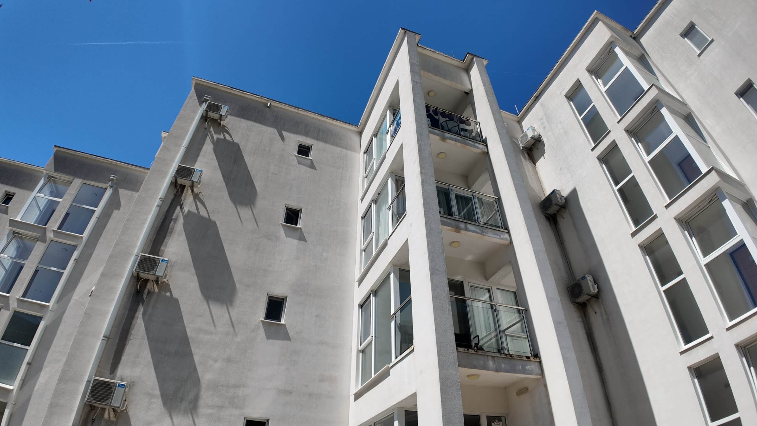 Apartment mit Meerblick in bester Lage von Sutomore – nur 70 Meter zum Strand – SWK01