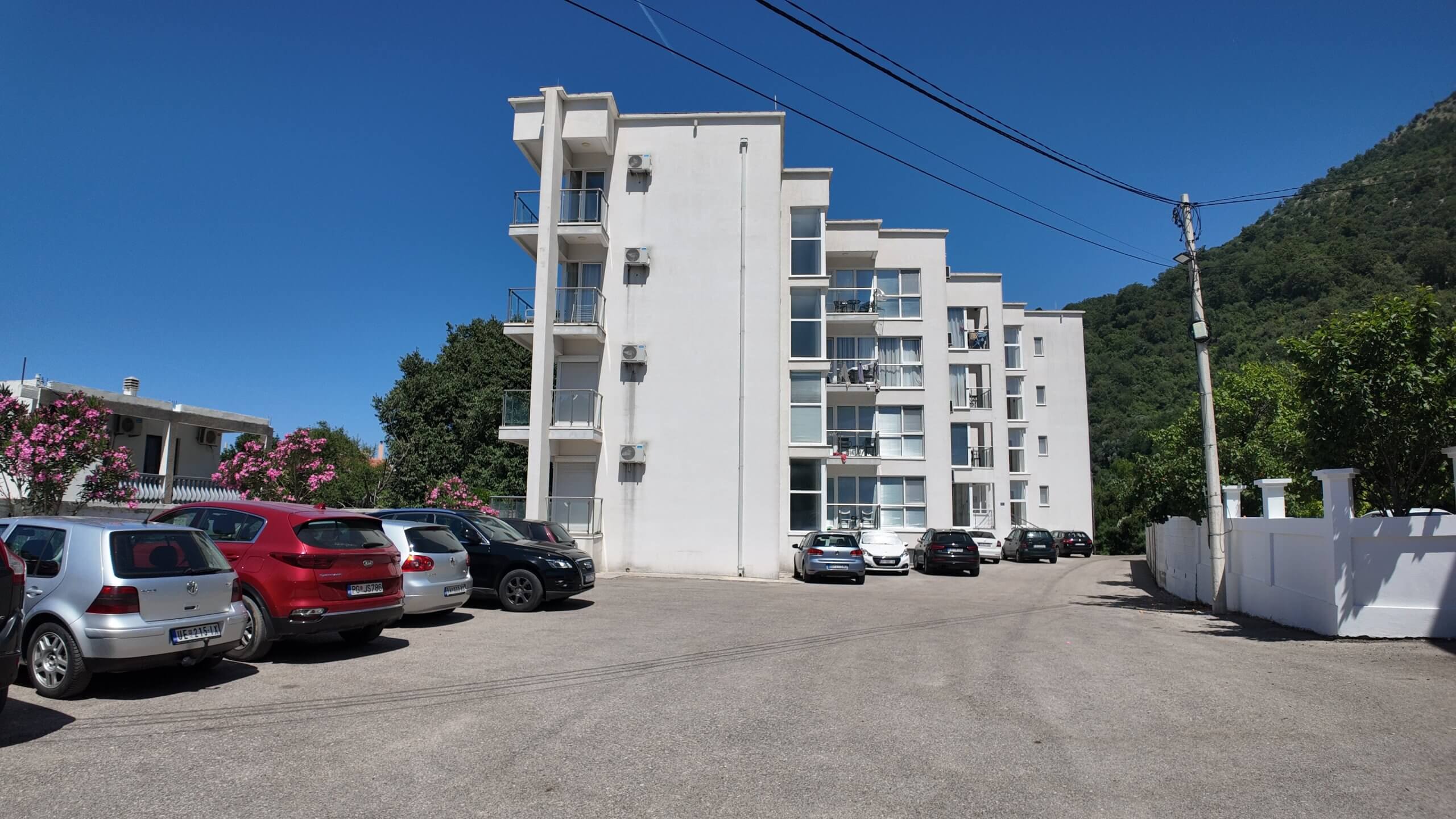 Apartment mit Meerblick in bester Lage von Sutomore – nur 70 Meter zum Strand – SWK01