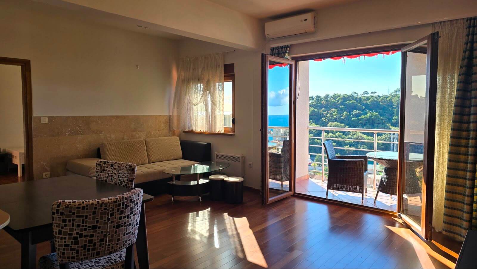 Moderne Eigentumswohnung mit Meerblick und Garage in Petrovac – PeWK4