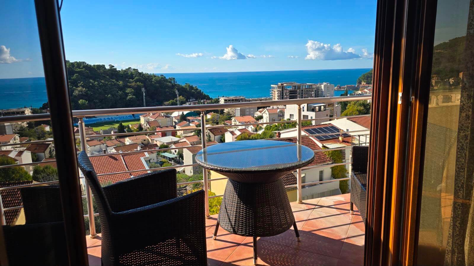 Moderne Eigentumswohnung mit Meerblick und Garage in Petrovac – PeWK4