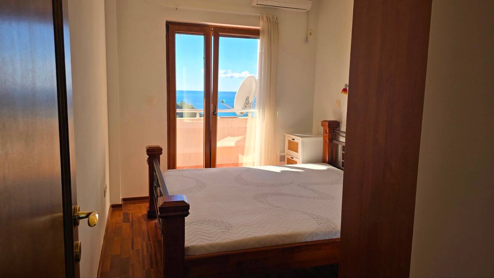 Moderne Eigentumswohnung mit Meerblick und Garage in Petrovac – PeWK4