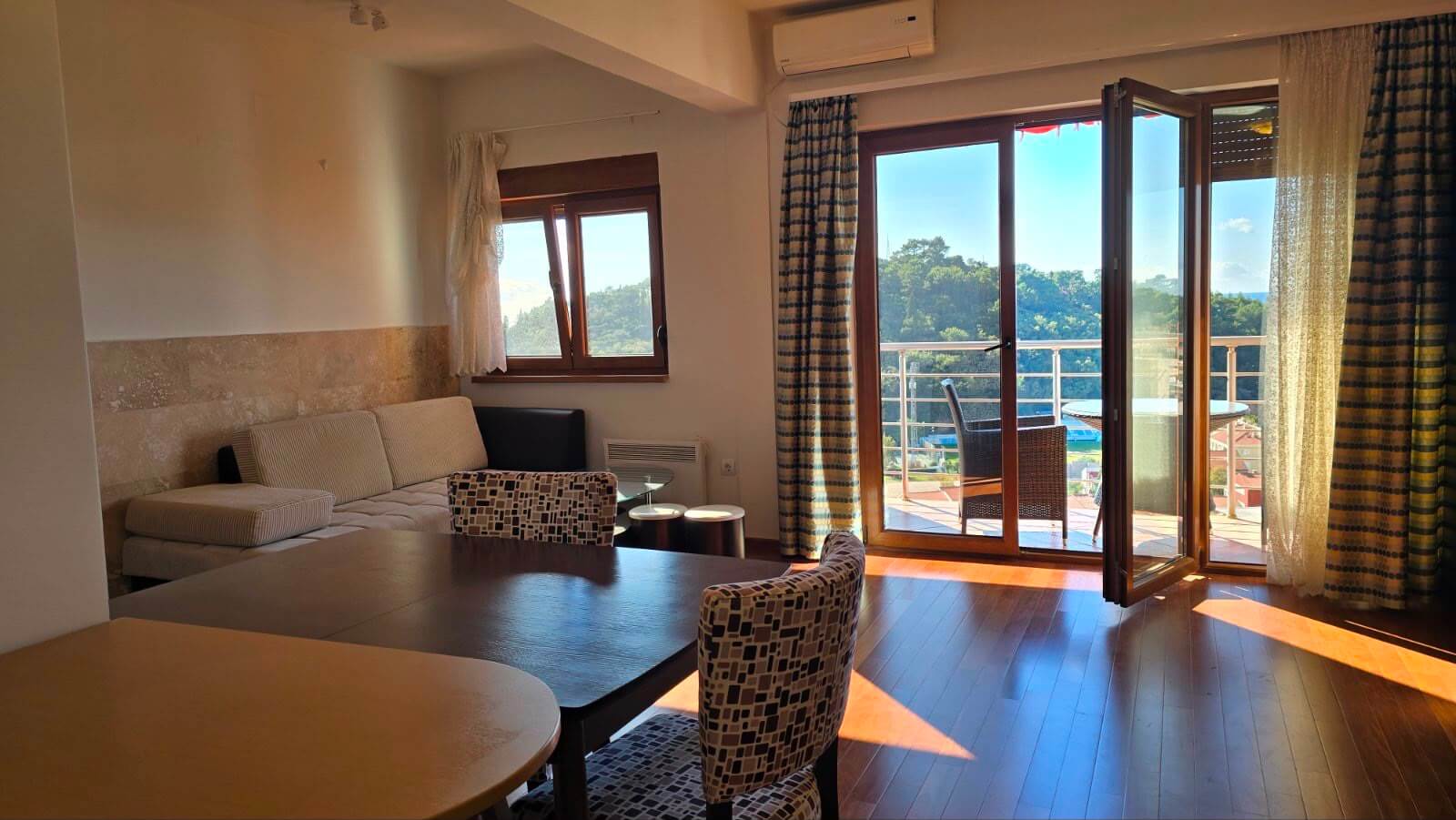 Moderne Eigentumswohnung mit Meerblick und Garage in Petrovac – PeWK4