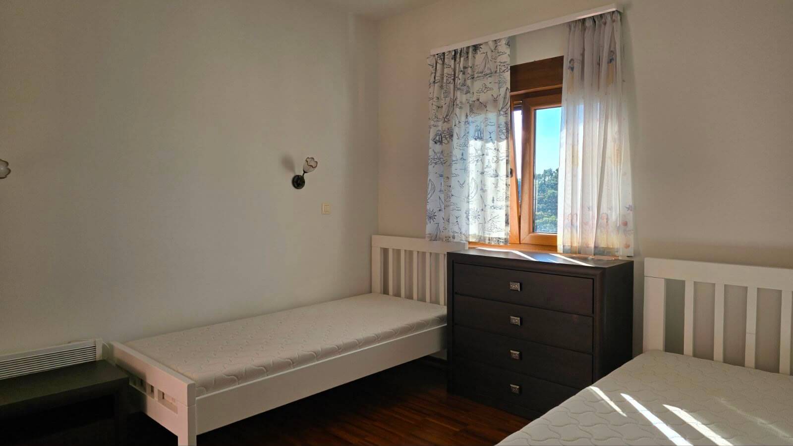 Moderne Eigentumswohnung mit Meerblick und Garage in Petrovac – PeWK4