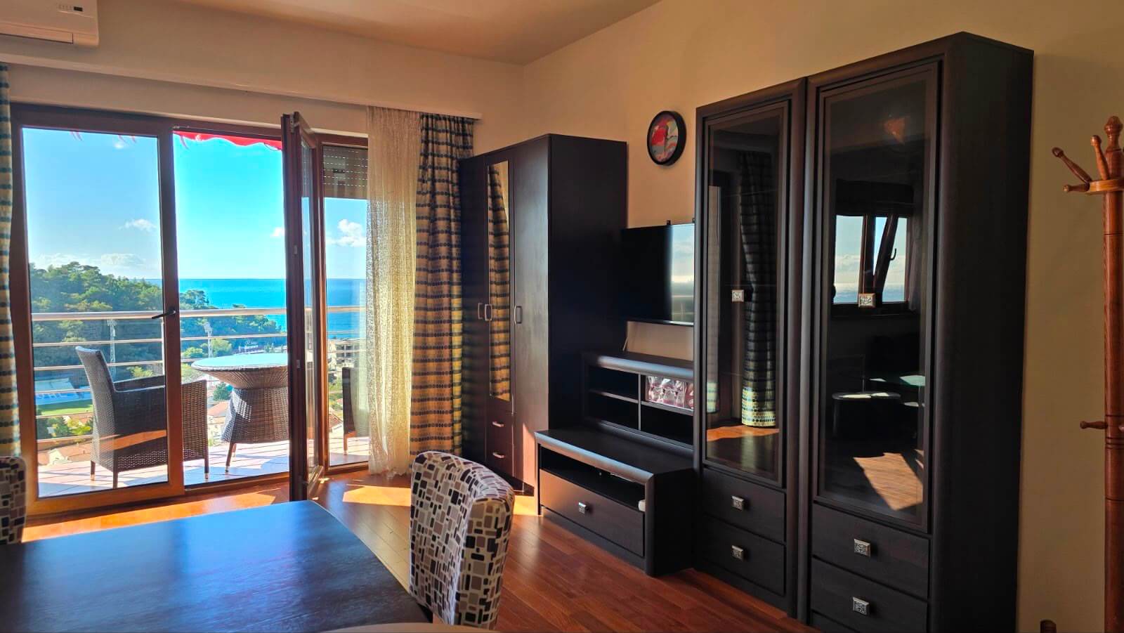 Apartment mit Meerblick in bester Lage von Sutomore – nur 70 Meter zum Strand – SWK01