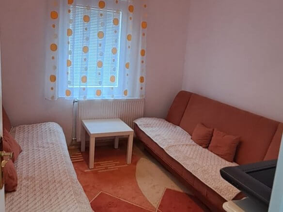 Продается ухоженный односемейный дом с потрясающим панорамным видом в Рожае — RoHK13