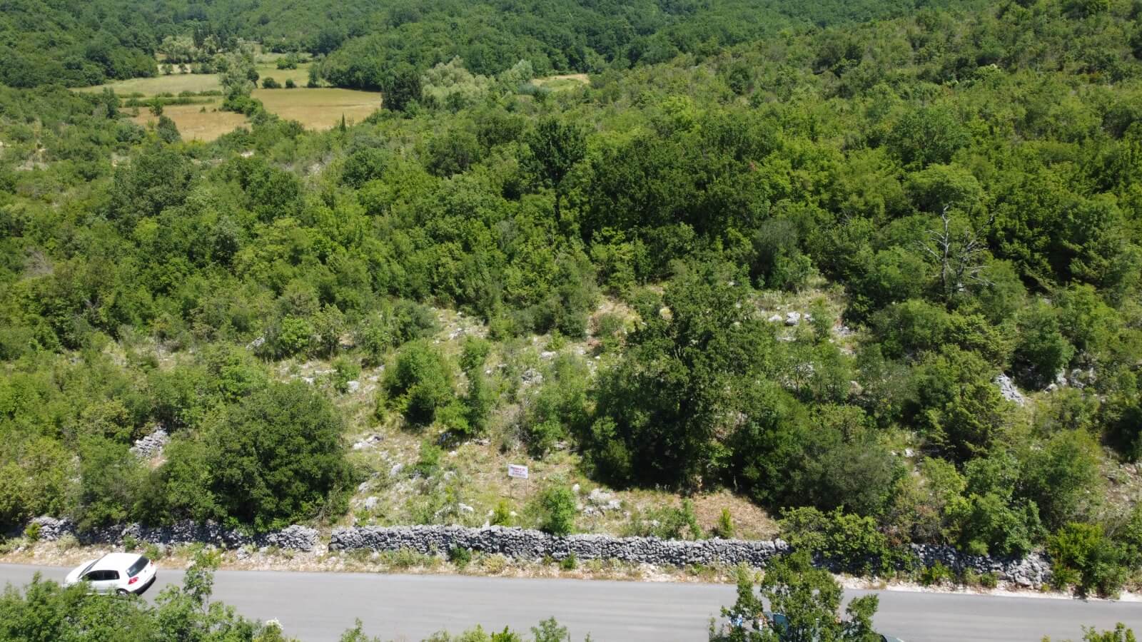 Ruhig gelegenes Grundstück mit urbanisiertem Bauland in Velja Gorana – Natur, Privatsphäre und Entwicklungspotenzial – Go4