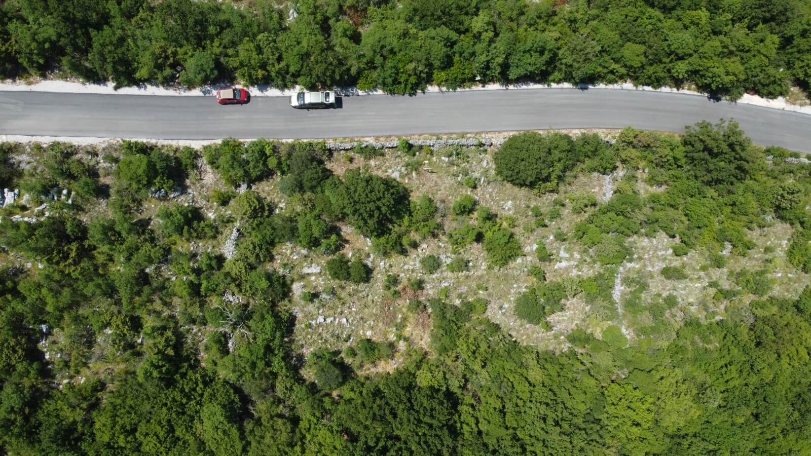 Ruhig gelegenes Grundstück mit urbanisiertem Bauland in Velja Gorana – Natur, Privatsphäre und Entwicklungspotenzial – Go4