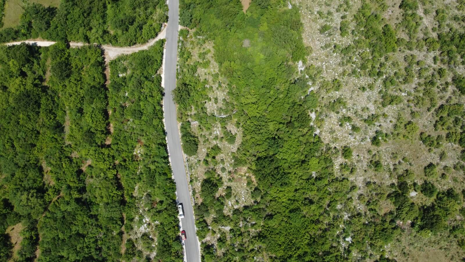 Ruhig gelegenes Grundstück mit urbanisiertem Bauland in Velja Gorana – Natur, Privatsphäre und Entwicklungspotenzial – Go4
