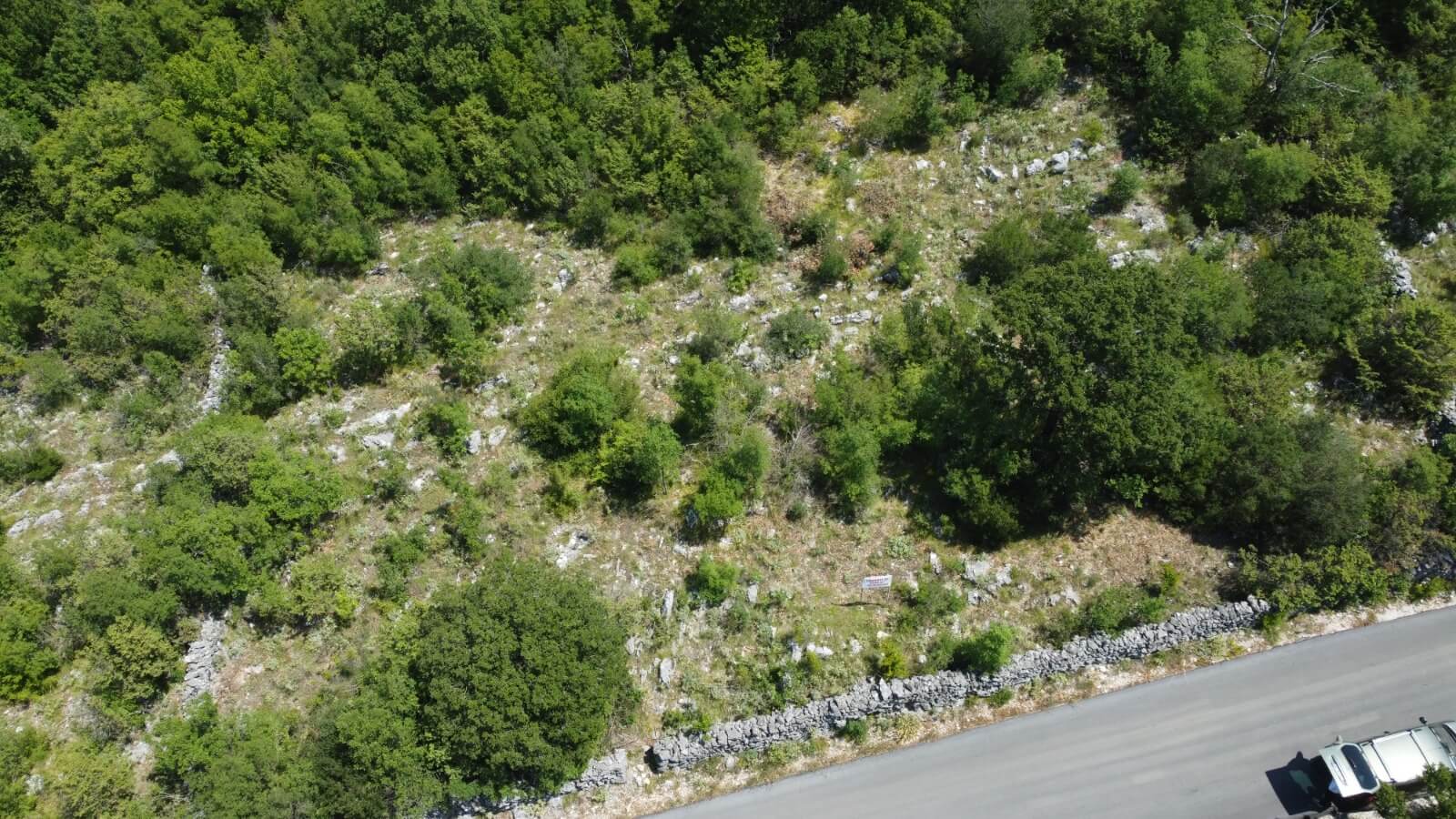 Ruhig gelegenes Grundstück mit urbanisiertem Bauland in Velja Gorana – Natur, Privatsphäre und Entwicklungspotenzial – Go4