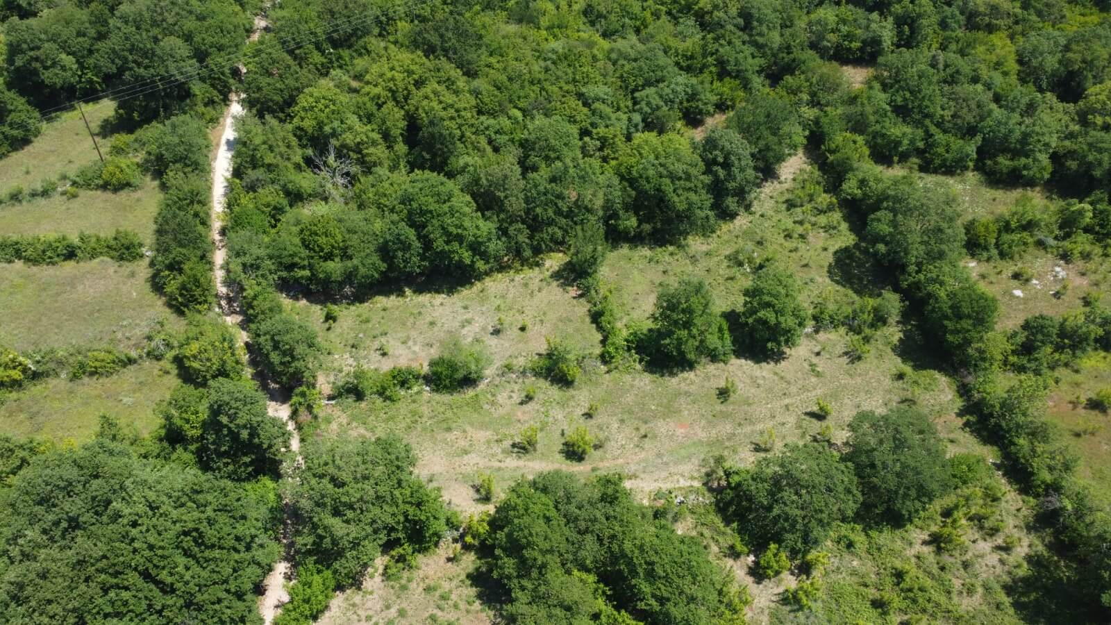 Ruhig gelegenes Grundstück mit urbanisiertem Bauland in Velja Gorana – Natur, Privatsphäre und Entwicklungspotenzial – Go4