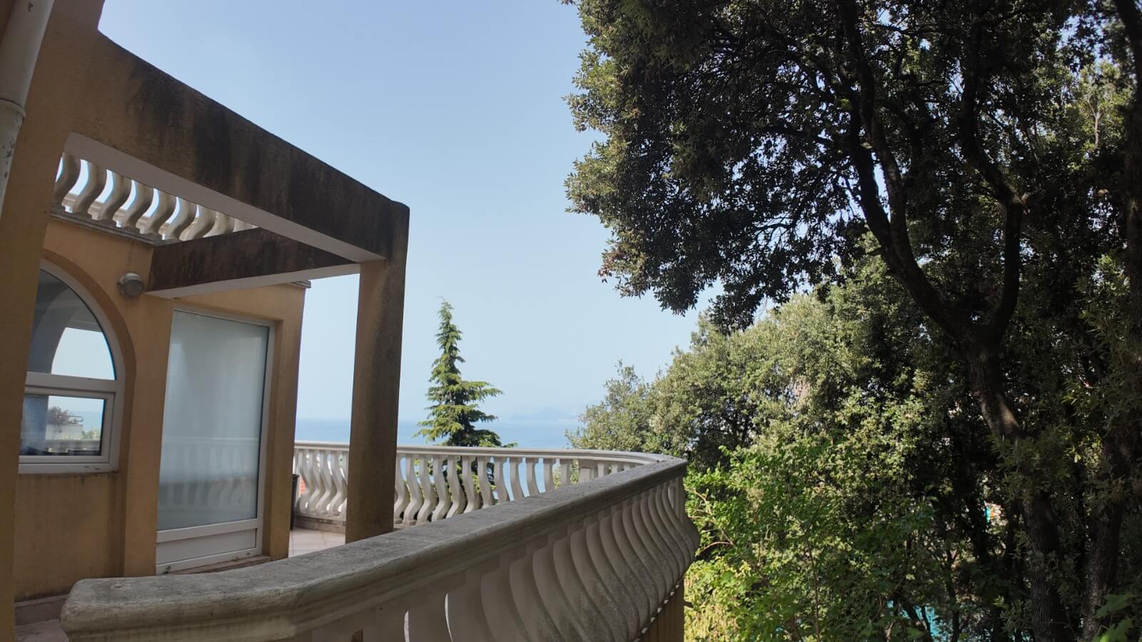 Legalisierte Villa erste Linie am Meer mit Meerzugang in Kruće/ Bar zum Kauf – BHK141
