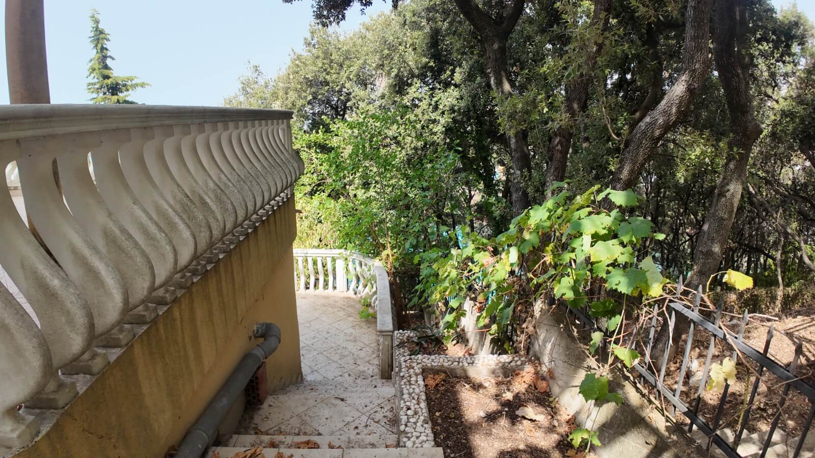Legalisierte Villa erste Linie am Meer mit Meerzugang in Kruće/ Bar zum Kauf – BHK141
