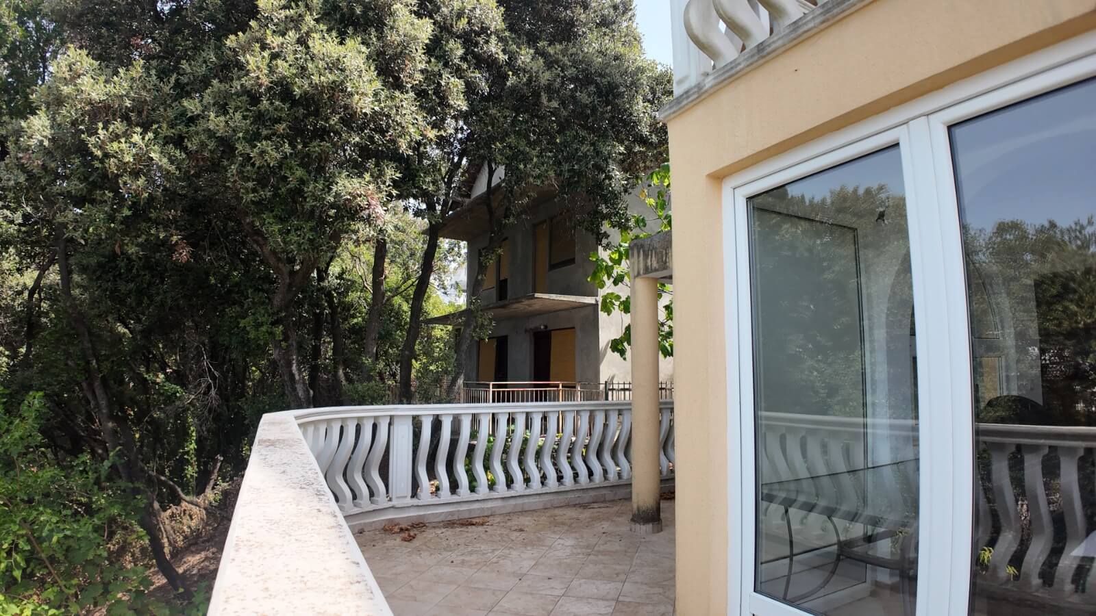 Legalisierte Villa erste Linie am Meer mit Meerzugang in Kruće/ Bar zum Kauf – BHK141