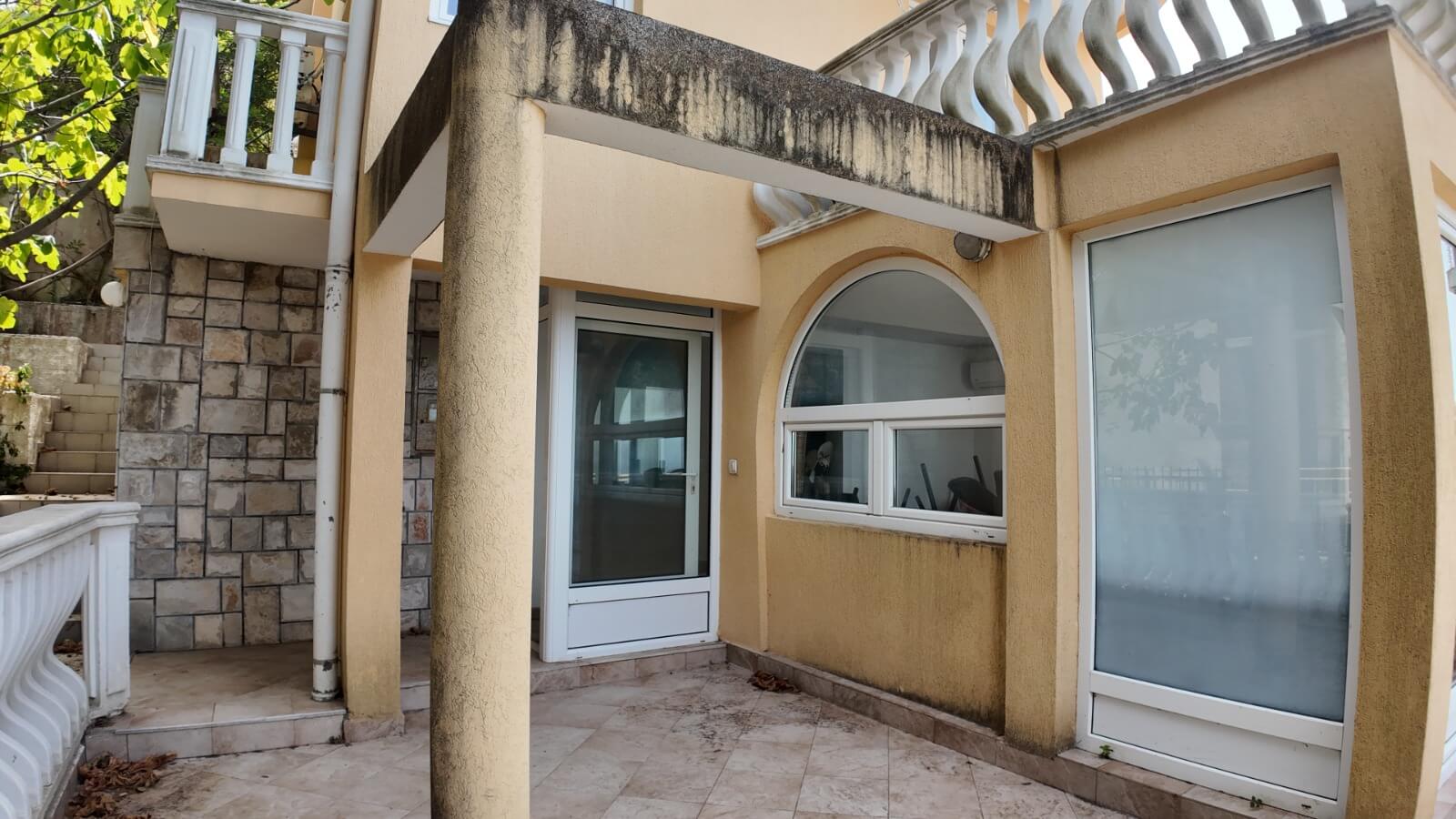 Legalisierte Villa erste Linie am Meer mit Meerzugang in Kruće/ Bar zum Kauf – BHK141