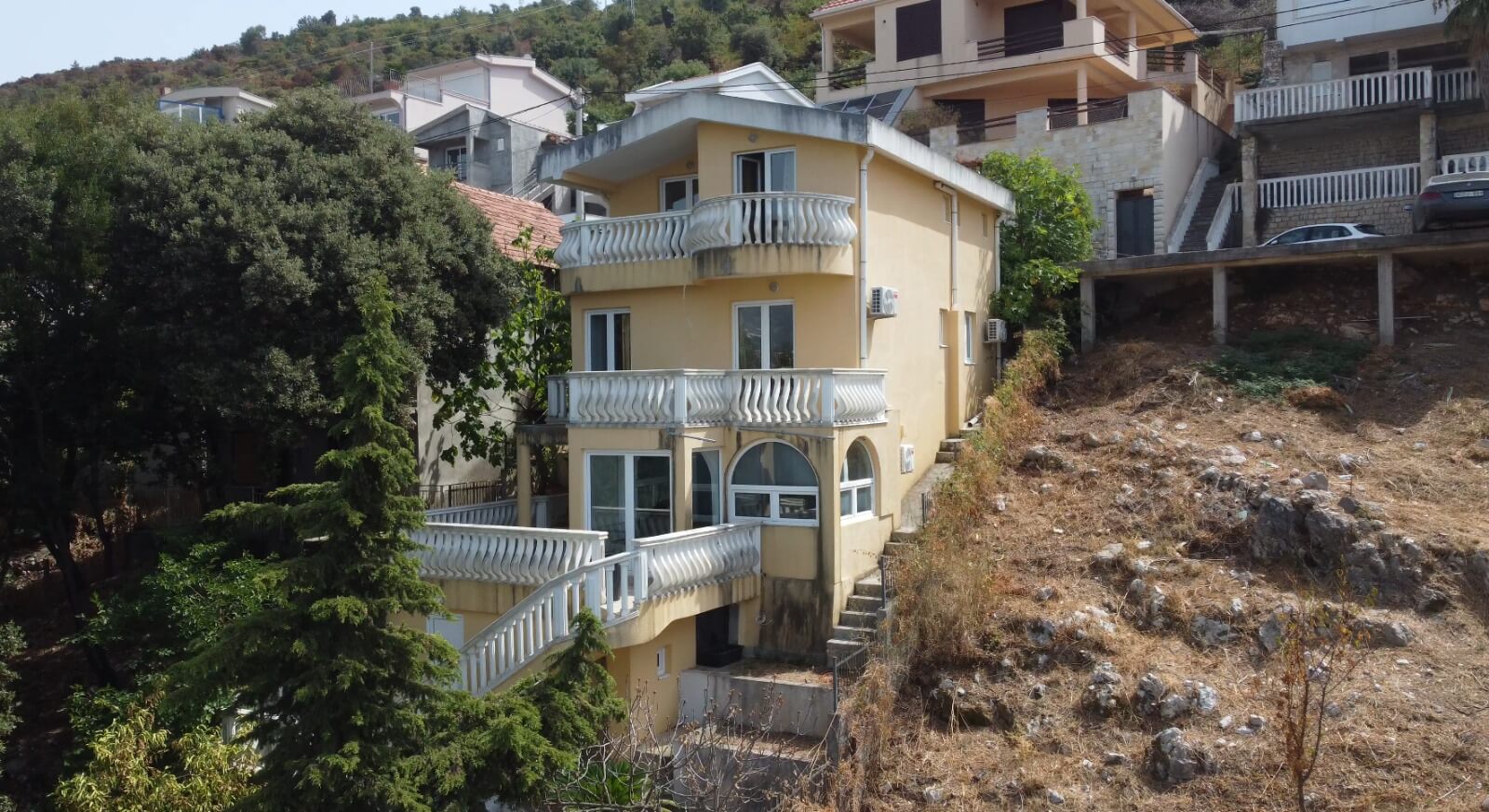 Legalisierte Villa erste Linie am Meer mit Meerzugang in Kruće/ Bar zum Kauf – BHK141