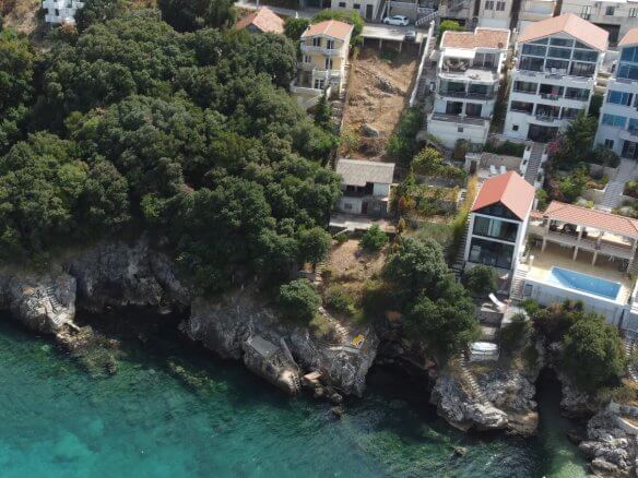 Legalisierte Villa erste Linie am Meer mit Meerzugang in Kruće/ Bar zum Kauf – BHK141