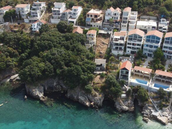 Legalisierte Villa erste Linie am Meer mit Meerzugang in Kruće/ Bar zum Kauf – BHK141