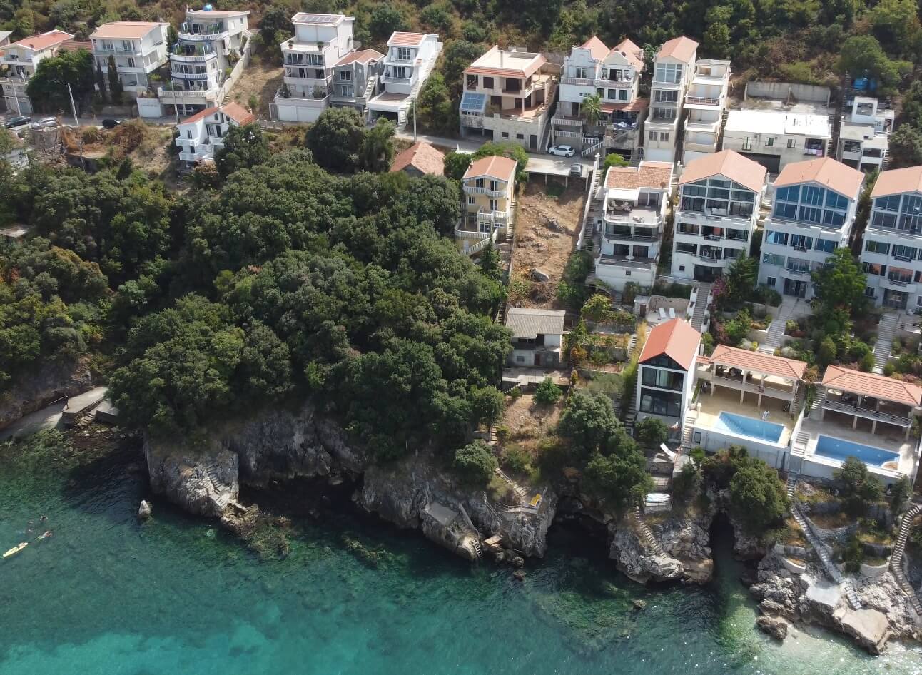 Legalisierte Villa erste Linie am Meer mit Meerzugang in Kruće/ Bar zum Kauf – BHK141