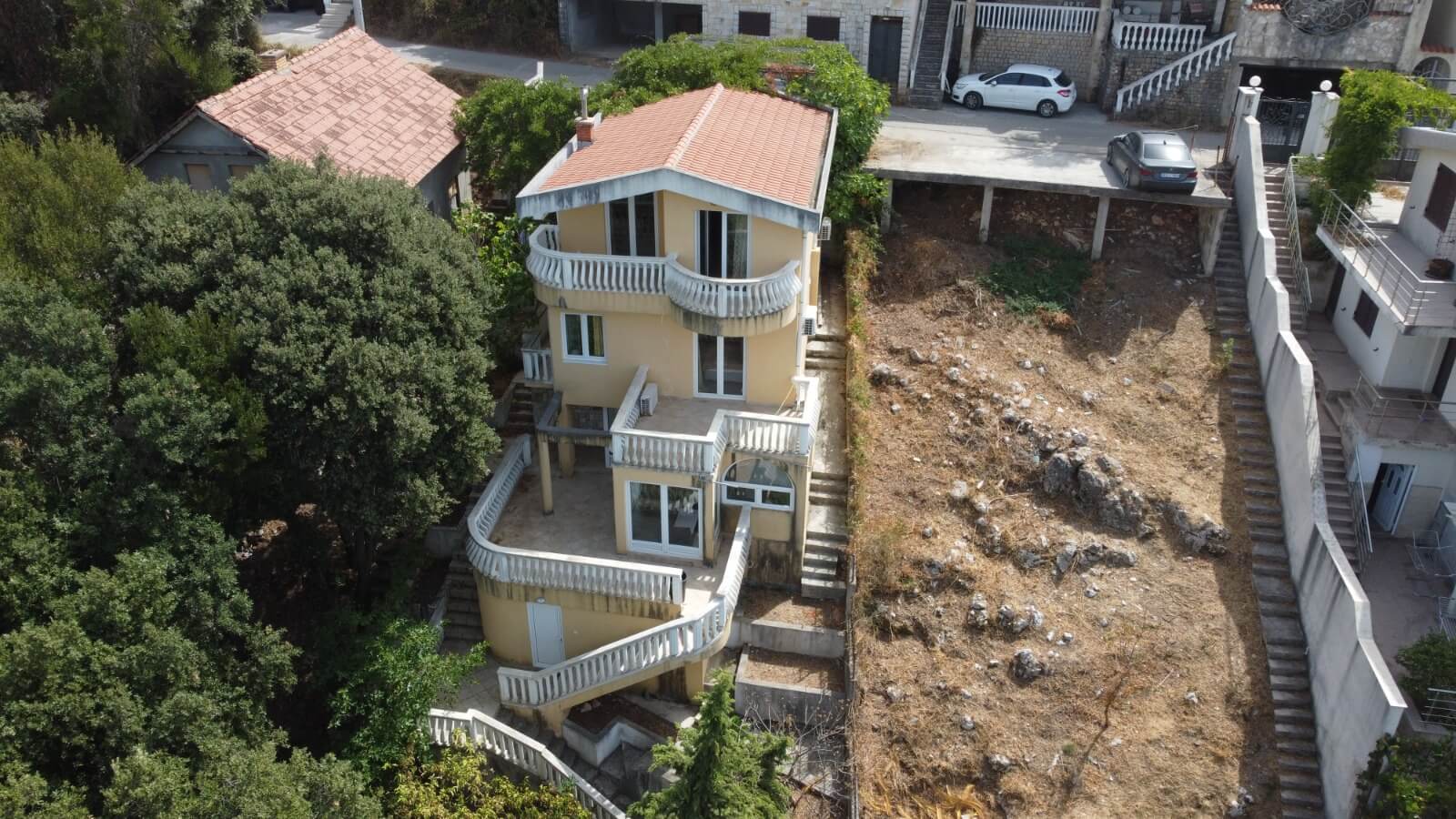 Legalisierte Villa erste Linie am Meer mit Meerzugang in Kruće/ Bar zum Kauf – BHK141