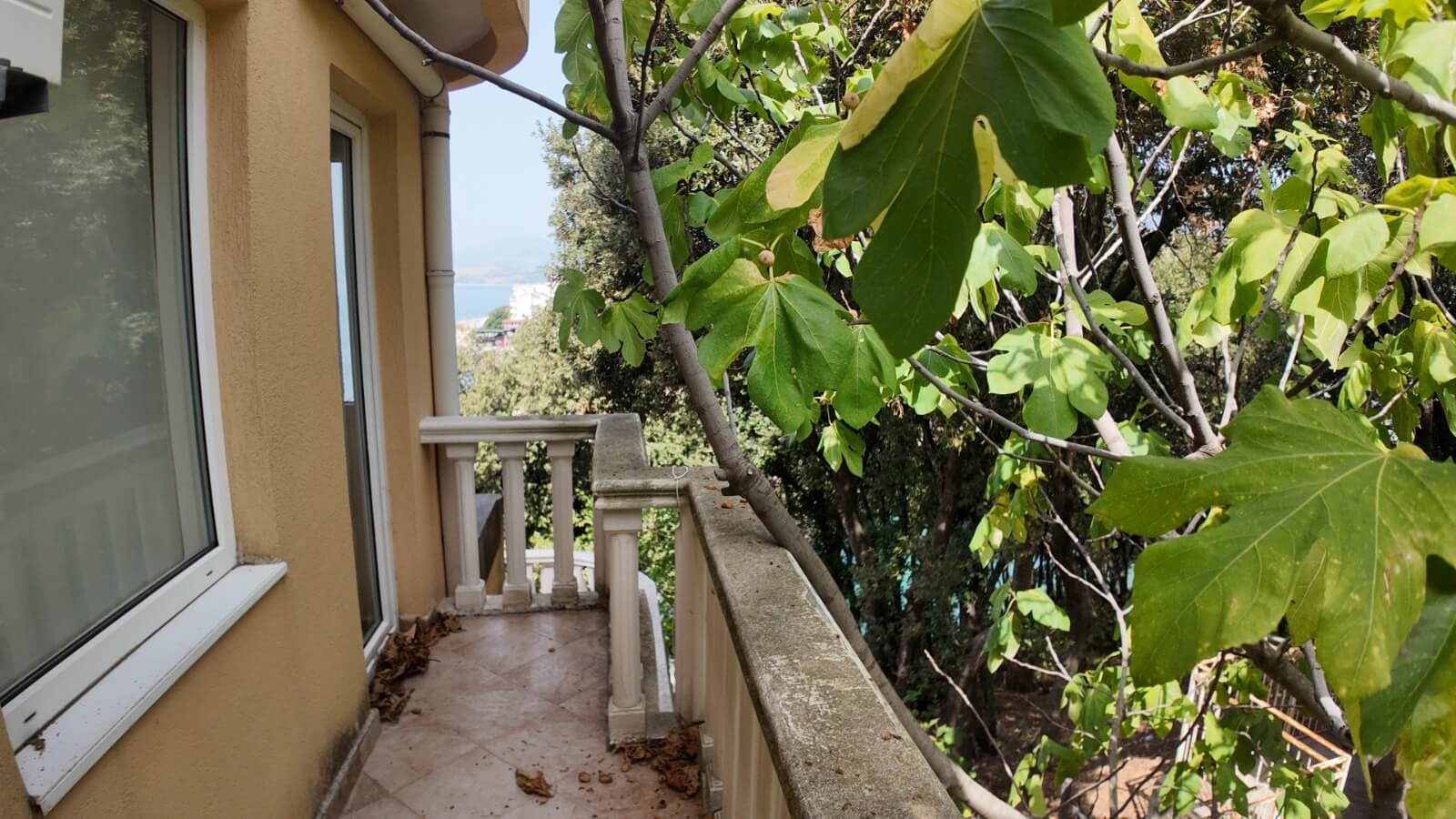Legalisierte Villa erste Linie am Meer mit Meerzugang in Kruće/ Bar zum Kauf – BHK141