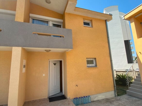 Großzügige Duplex-Wohnung mit 3 Schlafzimmern und Garten in Bjeliši/Bar zur Miete – MB111