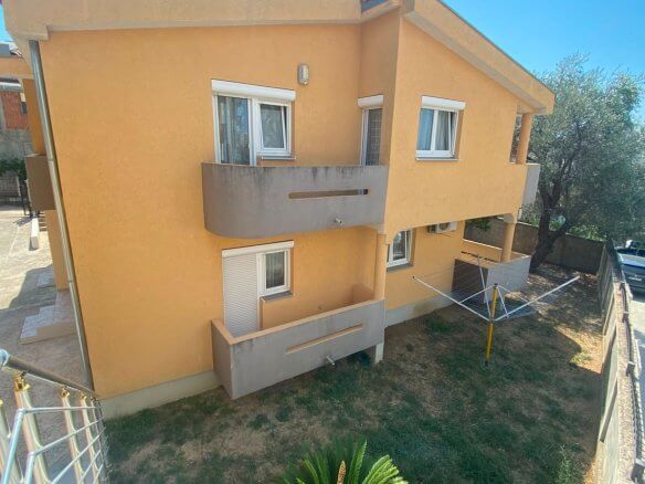 Großzügige Duplex-Wohnung mit 3 Schlafzimmern und Garten in Bjeliši/Bar zur Miete – MB111