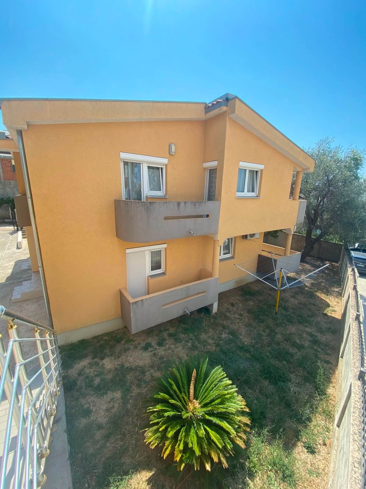 Großzügige Duplex-Wohnung mit 3 Schlafzimmern und Garten in Bjeliši/Bar zur Miete – MB111