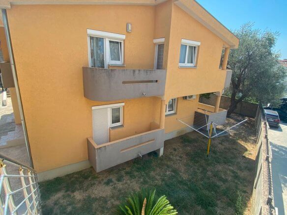 Großzügige Duplex-Wohnung mit 3 Schlafzimmern und Garten in Bjeliši/Bar zur Miete – MB111