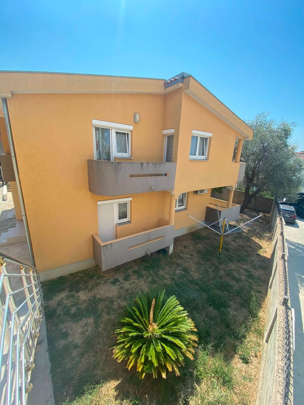 Großzügige Duplex-Wohnung mit 3 Schlafzimmern und Garten in Bjeliši/Bar zur Miete – MB111
