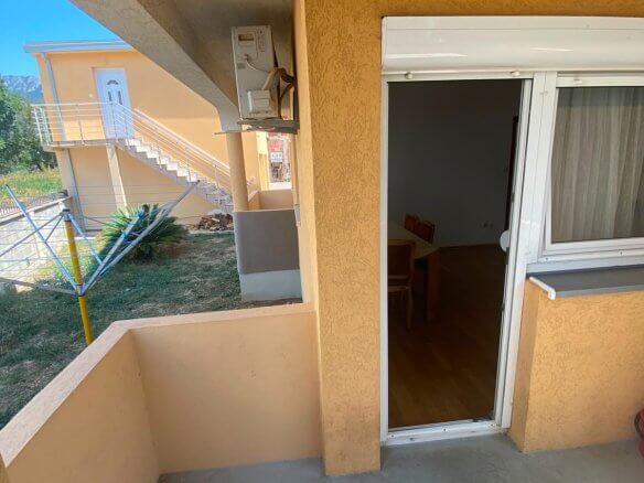 Großzügige Duplex-Wohnung mit 3 Schlafzimmern und Garten in Bjeliši/Bar zur Miete – MB111