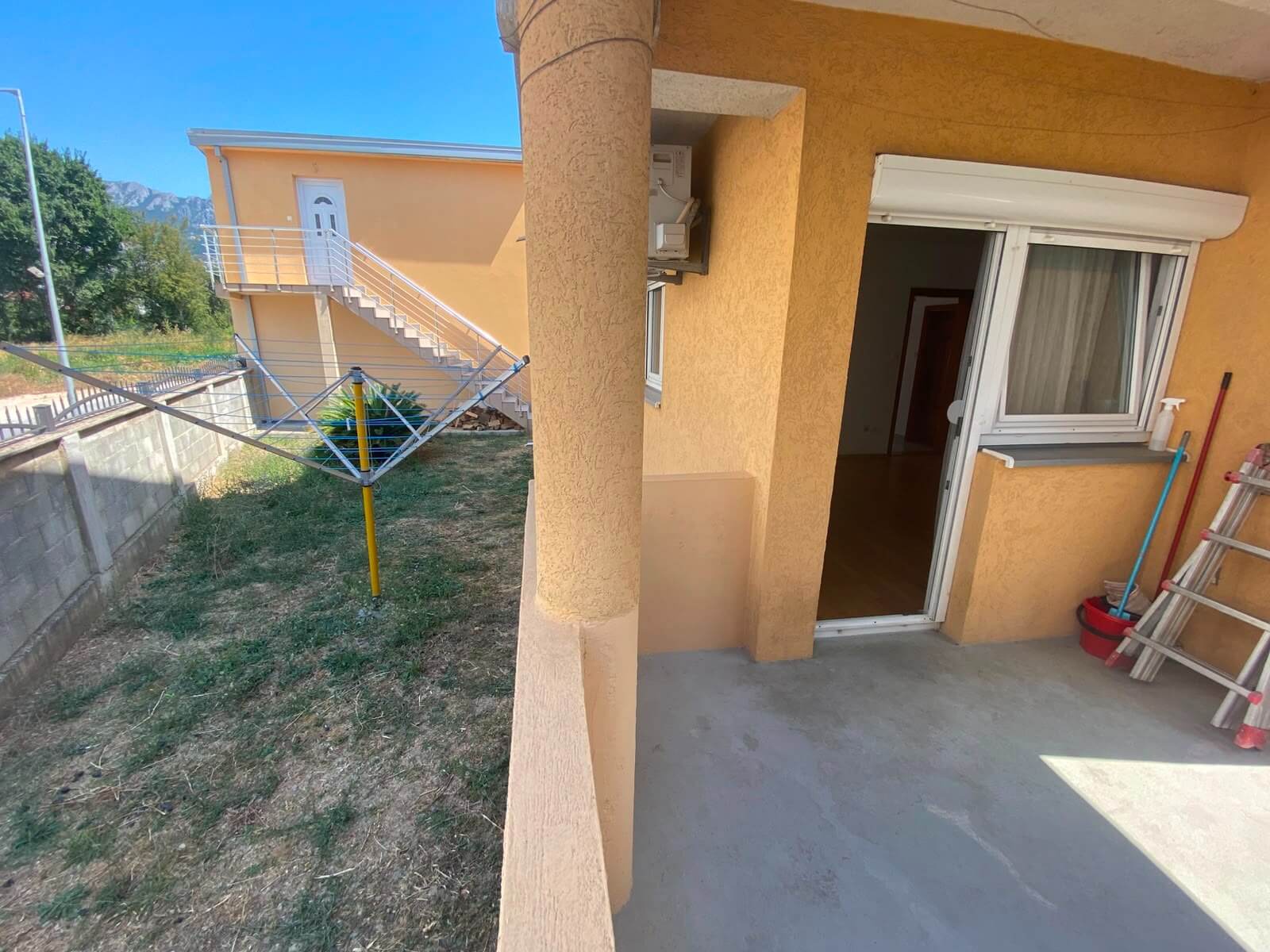 Großzügige Duplex-Wohnung mit 3 Schlafzimmern und Garten in Bjeliši/Bar zur Miete – MB111