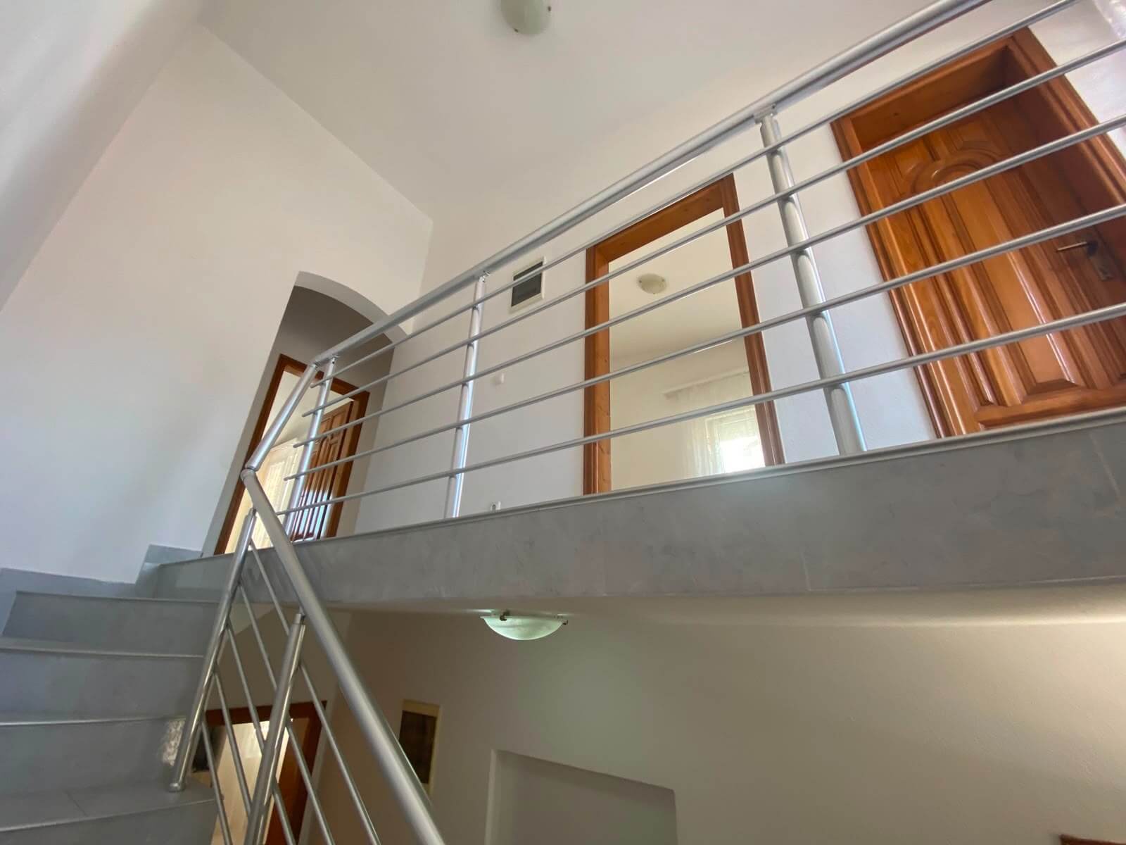 Großzügige Duplex-Wohnung mit 3 Schlafzimmern und Garten in Bjeliši/Bar zur Miete – MB111
