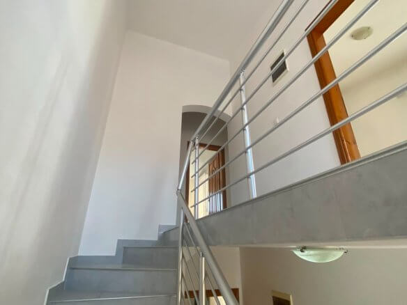 Großzügige Duplex-Wohnung mit 3 Schlafzimmern und Garten in Bjeliši/Bar zur Miete – MB111