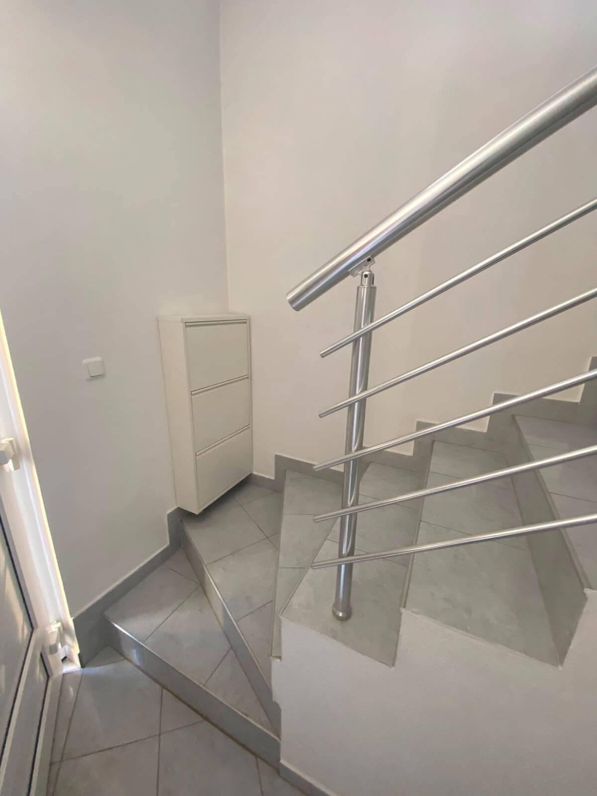Großzügige Duplex-Wohnung mit 3 Schlafzimmern und Garten in Bjeliši/Bar zur Miete – MB111