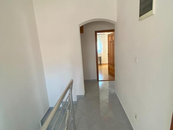Großzügige Duplex-Wohnung mit 3 Schlafzimmern und Garten in Bjeliši/Bar zur Miete – MB111