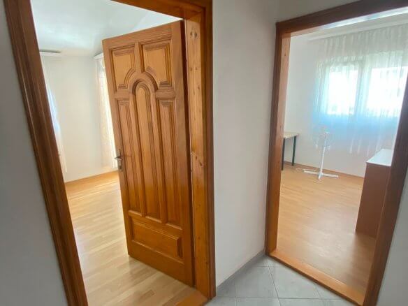 Großzügige Duplex-Wohnung mit 3 Schlafzimmern und Garten in Bjeliši/Bar zur Miete – MB111