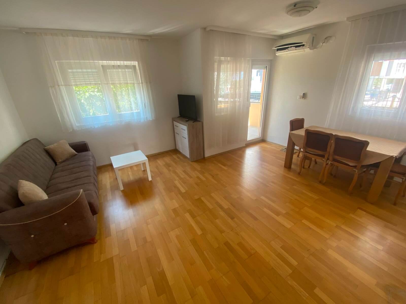 Großzügige Duplex-Wohnung mit 3 Schlafzimmern und Garten in Bjeliši/Bar zur Miete – MB111