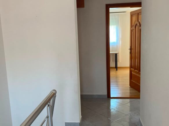 Großzügige Duplex-Wohnung mit 3 Schlafzimmern und Garten in Bjeliši/Bar zur Miete – MB111
